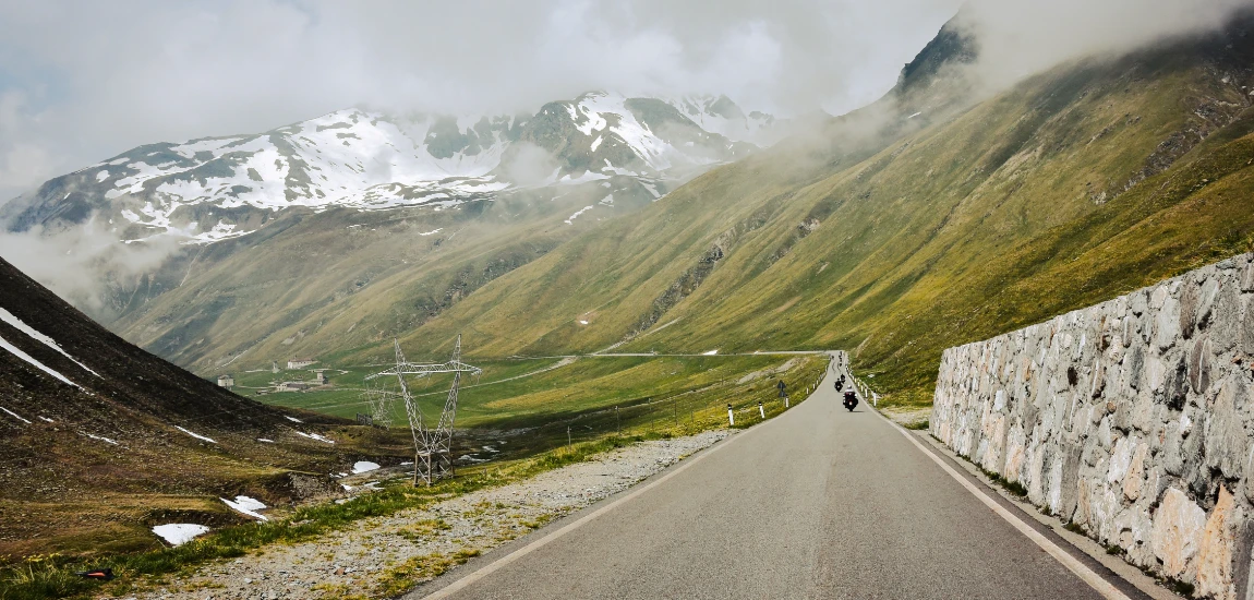 Breathtaking National Park Road Trips on a Budget: Spring 2025