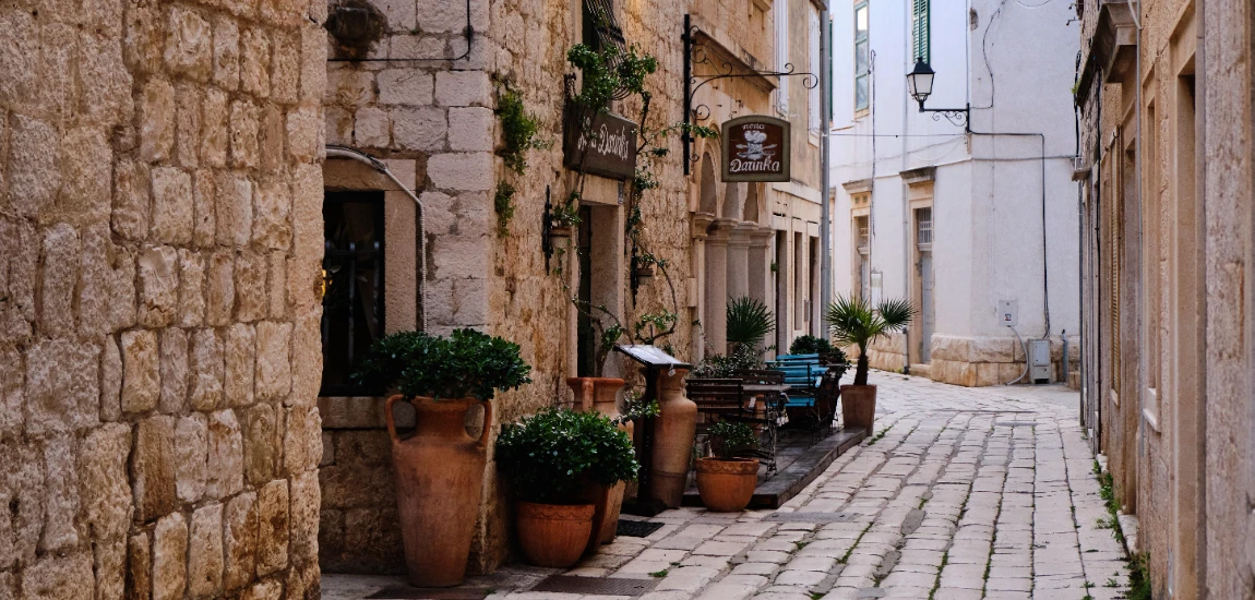 Local vs Tourist: 7 Food Traps to Avoid in Rome (and Where to Go Instead)